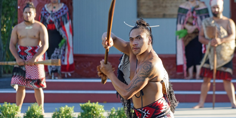 voyage organise nouvelle zelande rotorua guerrier maori