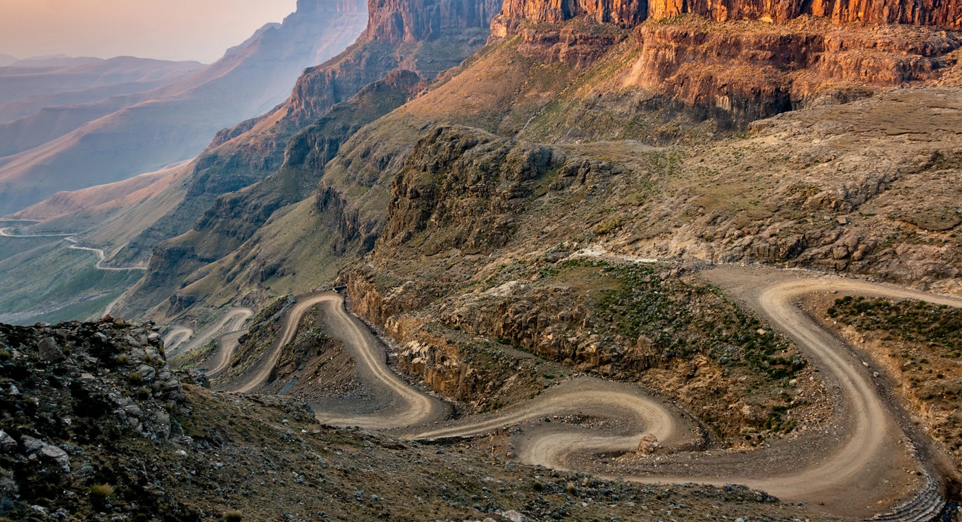 plus belles route du monde sani pass banniere